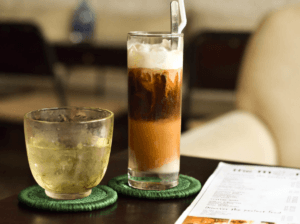 Cafe Sữa Đá Bao Nhiêu Calo? 4 Cách Để Tạo Đồ Uống Ít Calo!